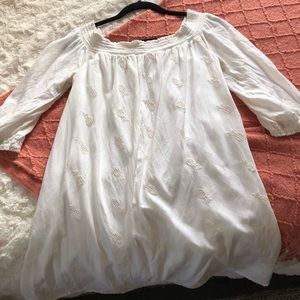 Off the shoulder/wide shoulder white pineapple dress perfect for Summer!